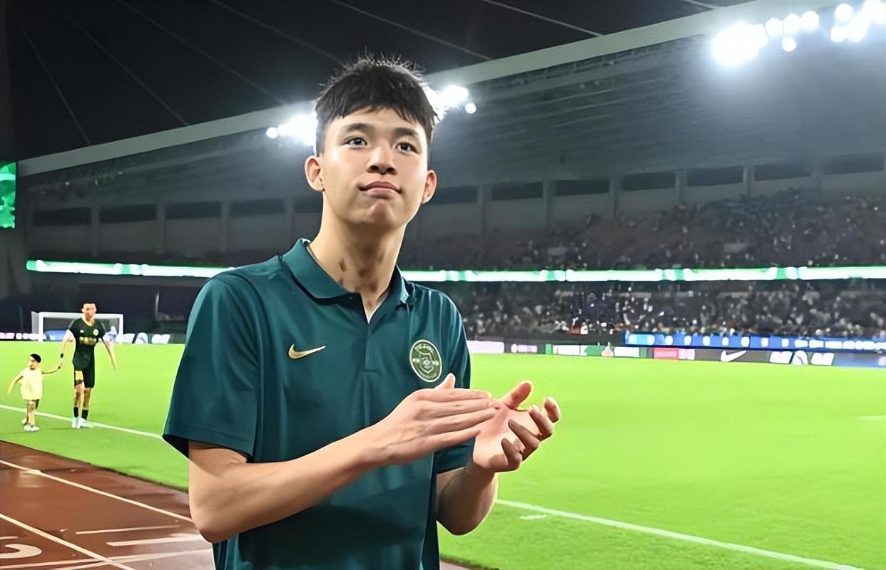 kiayun-邵佳一离开国足后现身皇马!直接手持球队十号战袍亮相,赢得点赞